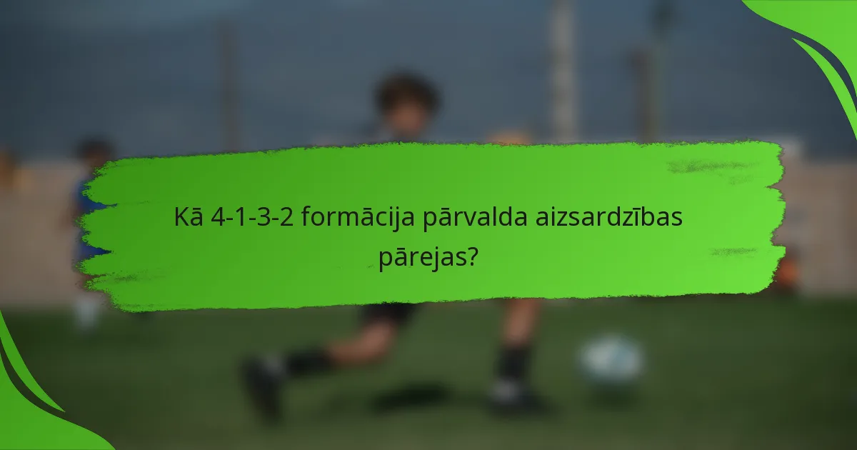 Kā 4-1-3-2 formācija pārvalda aizsardzības pārejas?